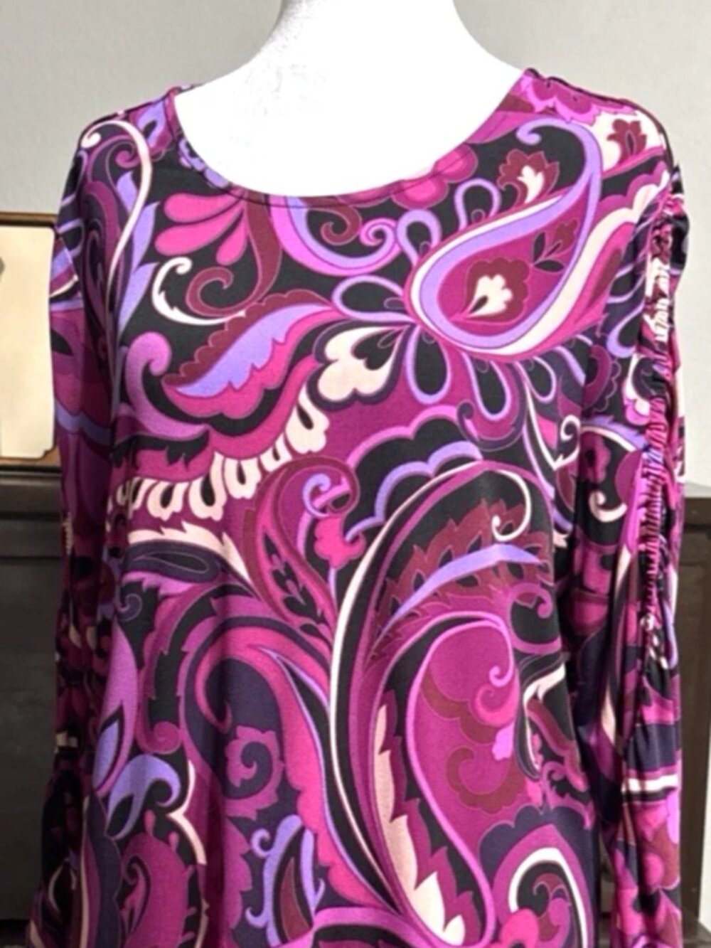 Susan Graver Liquid Knit Paisley Top Black Red Pink Ruched Sleeve Scoop Neck M